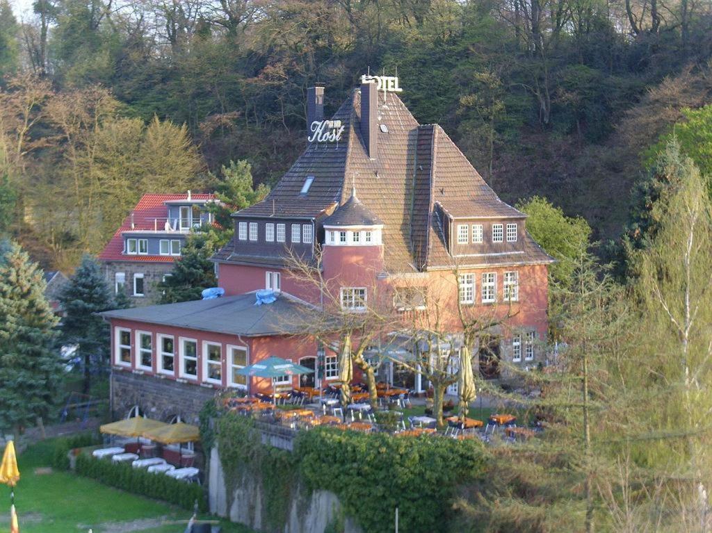 Gasthaus Und Hotel An Der Kost Хатинген Екстериор снимка