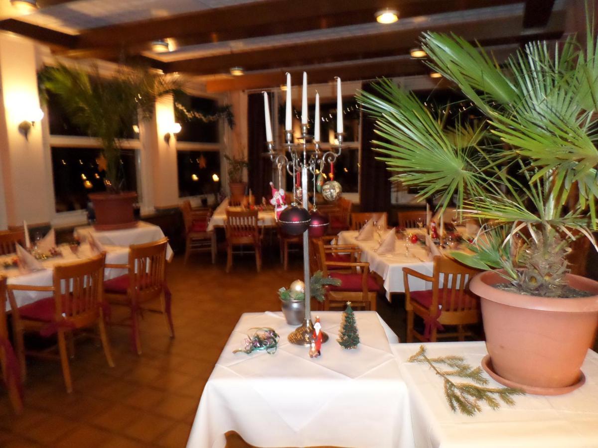 Gasthaus Und Hotel An Der Kost Хатинген Екстериор снимка